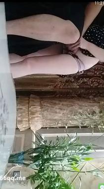 主播大哥偷拍约女网友见面唱歌送苹果手机包厢直接无套开操事后美女感觉太快不开心