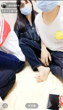 两男两女四个学生仔出租房直播混乱荒淫4P无套随便操小逼很肥美