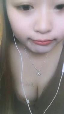 极品女神主播一副娃娃脸豪乳这对大扎能玩到虚脱自慰插穴嗯嗯的呻吟声听的心痒痒对白清晰