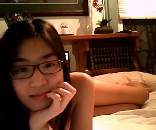 眼镜美女笑笑最爱美国大鸡巴，插完洗洗又插，不得了