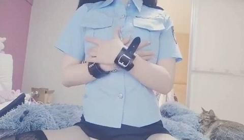 网红少女恶犬VIP私人定制-手铐女警热火人才大棒棒入穴娇喘低吟自慰