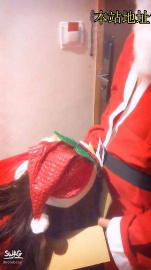 大尺度淫荡有没有人希望我把自己包起来寄到房间做你专属的圣诞女郎呢