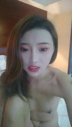 高顔值苗条白虎妹子双人啪啪秀浴缸洗澡舔逼逼