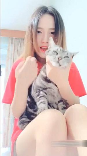 顔值一流身材正点的气质长发美女出租屋和网友激情啪啪干的淫声浪语大叫：好爽不要射逼里射我嘴里好吗.