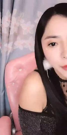 黑丝开档小高跟，全裸自慰道具抽插蝴蝶骚逼