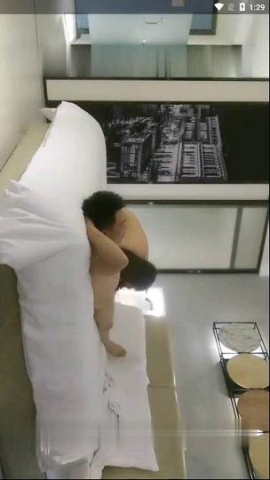 酒店2月12号偷拍清纯兼职美女大学生