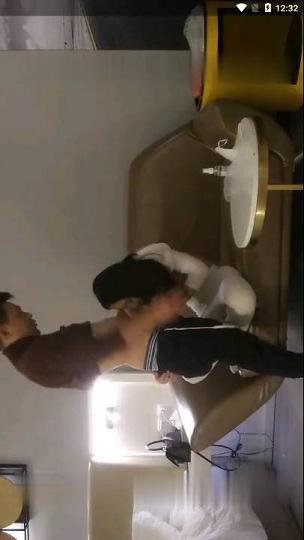 汽旅泡泡浴太热脱掉泳装出来后穿着OL服边喝酒边自慰一旁友人太兴奋干到我叫的很大