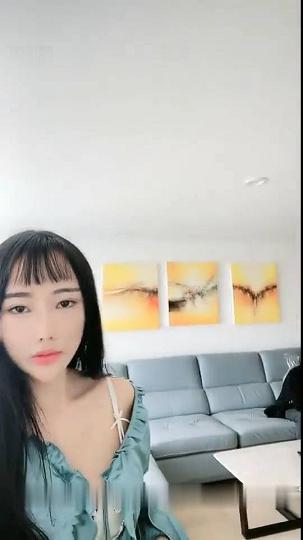 极品人体裸模小乳猪酒店拍写真和摄影师，助理3P口交后入