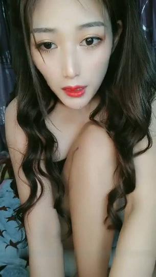 性感红唇零零后空姐浴室脱光光马桶上自慰，手指扣入近距离特写