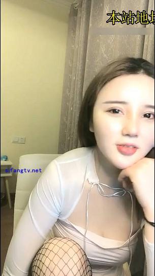 白皙大奶网红脸妹子性感零零露奶乳摇跳蛋自慰，网袜丁字裤跳蛋震动嫩穴，很是诱惑喜欢不要错过