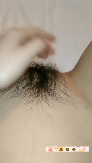 清纯大二眼镜学妹勾引大屌学长激情啪啪做爱玩的小骚逼淫语浪叫不止强制深喉口爆