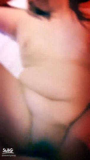 凶猛壮硕又结实的肌肉附有硬邦邦的大肉棒勇猛冲撞著小穴穴还不刺激吗