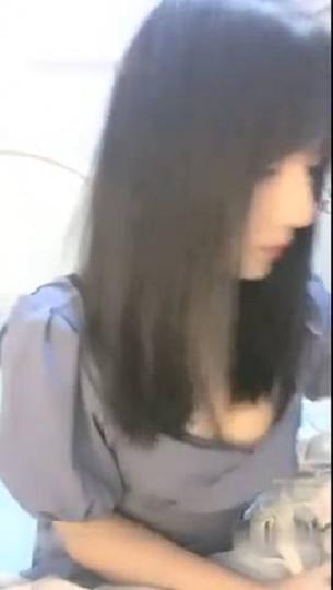 超可爱的小美女[星luck]拿着AV棒淫弄自己的淫穴