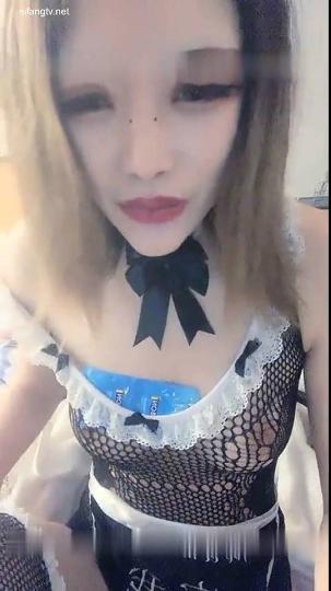 非常嫩粉逼妹子情趣装网袜跳蛋自慰和炮友啪啪，边口交边跳蛋玩弄抽插性感屁股