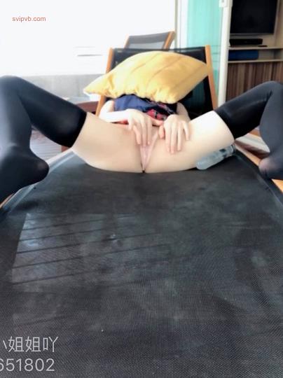 最美极品爆乳女神隔壁小姐姐旅拍新作-高筒袜学生装格子裙全身浸湿诱惑