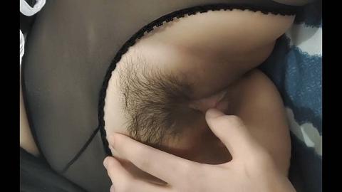 漂亮美乳女仆妹妹的中出日记爆裂黑丝抽插女仆装小女友边揉逼豆边享受