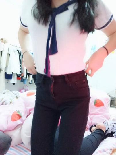 清纯姐姐为人不知的一面，穿上校服淫荡滴喊著好想要，人家下面发烫热热的水流出来了，好想要嗯~啊~嗯