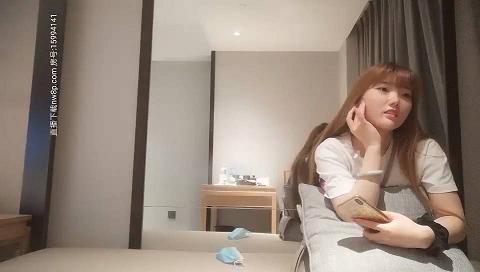 约了个长相甜美挺嫩萌妹TP啪啪，口交舔弄侧入