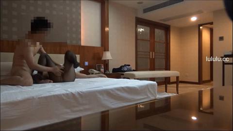 “一起洗你帮我脱衣服吧多少人惦记我这身体”对白精彩昔日大神约炮90后天然波霸妹琳琳肏的尖叫