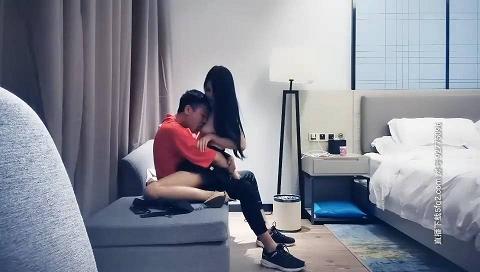 约炮顔值少妇，穿上情趣装先振动棒玩弄，口交乳交呻吟娇喘