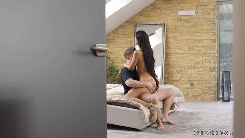 1DaneJones-AndreinaDeluxe