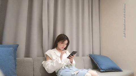 约了个极品顔值白衣美乳妹子，近距离拍摄后入