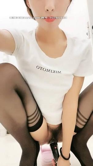 极品身材黑丝女神泡泡糖玩浪穴玩到逼痒难耐找炮友来止痒