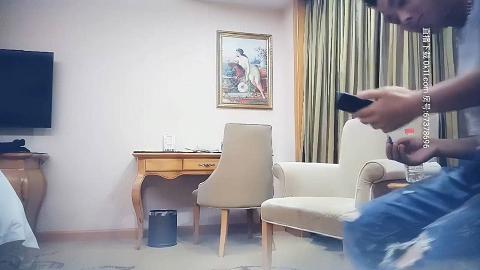 长相甜美白衣妹子啪啪，互摸骑乘抽插