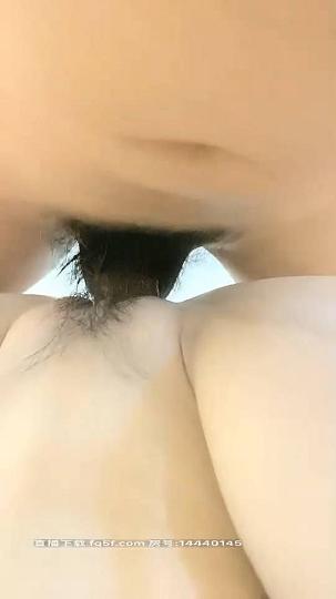 粉嫩苗條妹子情趣女仆裝啪啪，穿上高跟鞋自摸翹起屁股後入