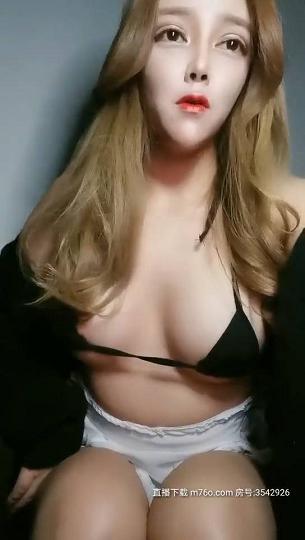 半夜偷情约炮邻居哥哥房间玄关处开操无套爆浆内射叫床销魂