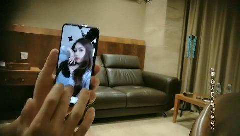 约炮高顔值极品外围妹穿着黑丝沙发干到床上