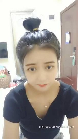 是你的楠楠长相清纯萌妹和男友啪啪，按摩器先自慰口交上位骑乘