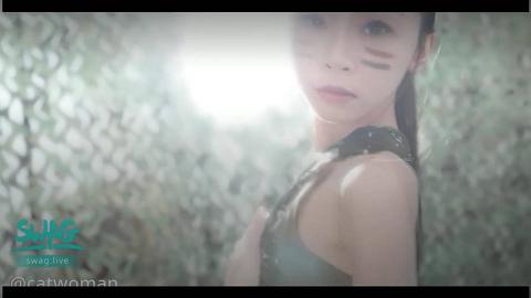 女战将多年未体验性爱，把累积的怒火释放在女班长身上