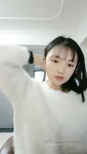 大奶主播正在直播孩子进来吓了一跳这个算萝莉还是御姐天空00不空4