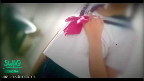 女学生的挑逗最终让助教射在嘴里