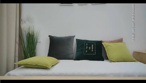 学生装大胸极品外围小姐姐，沙发抠穴近景展示，镜头清晰角度完美