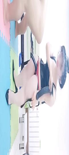 大奶女王穿上丝袜高跟制服调教男人踩蛋蛋喂酸奶