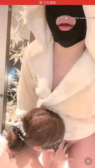 童颜女神下海大草莓宝贝约炮友，啪啪秀给力，两只大白兔把焦点都吸引完了，老公操我用力顶我里面2