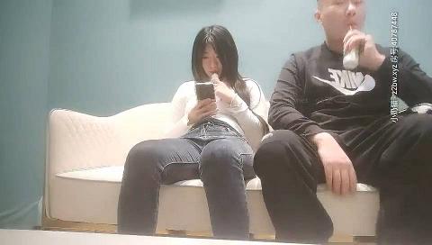 新人约操苗条小姐姐，老汉推车观音坐莲，姿势繁多体力强悍