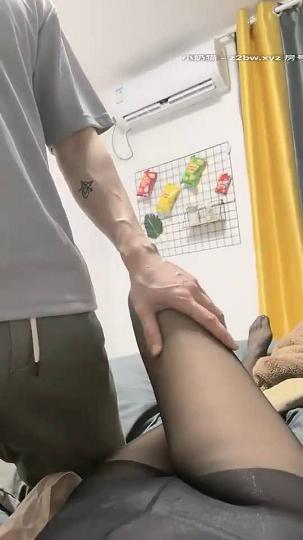 麻辣王子新人颜值不错大奶妹子和炮友啪啪，后入性感大白屁股穿上黑丝再来一炮