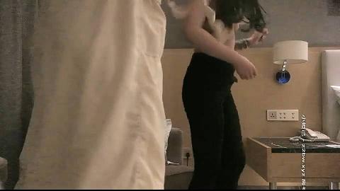 外围小姐姐，女神情趣装岔开双腿求舔，白嫩高颜值