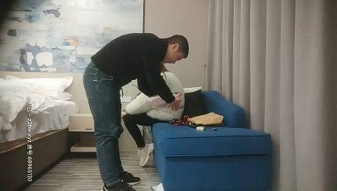 洗逼狂魔又玩新花样，鲍鱼插烟，JK制服舔粉嫩鲍鱼