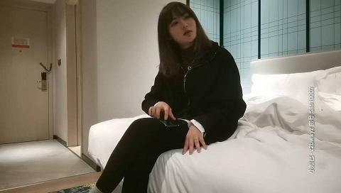 高颜值清纯兼职小姐姐，观音坐莲卖力扭动