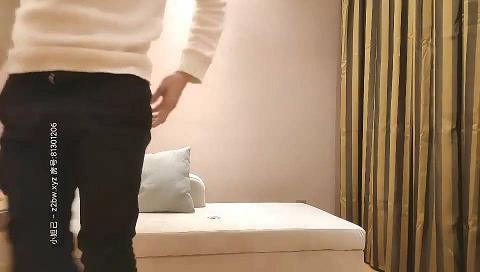 高颜值黄衣妹子啪啪，苗条身材沙发上位骑坐后入