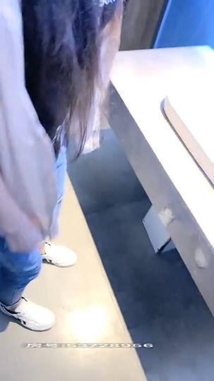 美腿主播AVOVE_2020.09.05‖厕所‖休闲装牛仔裤‖平底鞋‖挑战商场男厕所啪啪，粉嫩酥胸蜂腰细臀，紧张刺激高潮迭起