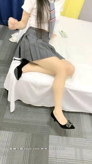 美腿主播AVOVE_2020.09.18‖酒店‖灰裙JK服‖无丝高跟‖刚被射完就要吃大鸡巴