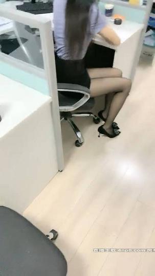 美腿主播AVOVE_2020.10.11‖办公室‖浅蓝短衬衫黑裙‖黑丝高跟.T
