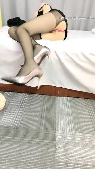 美腿主播AVOVE_‖酒店‖吊带包臀裙‖黑丝高跟‖射外面点别射那么里面