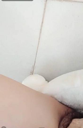 豪乳長舌主播工地勾搭認識幾天的大爺送逼上門無奈太老口幾下就射了只能自摸表演