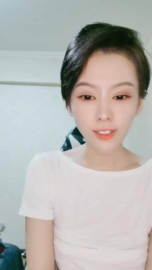 长舌气质短发女神蛇精一般的身材肤白貌美道具插穴ppp-20210917224542